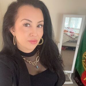 Meet your Posher, Alexandra